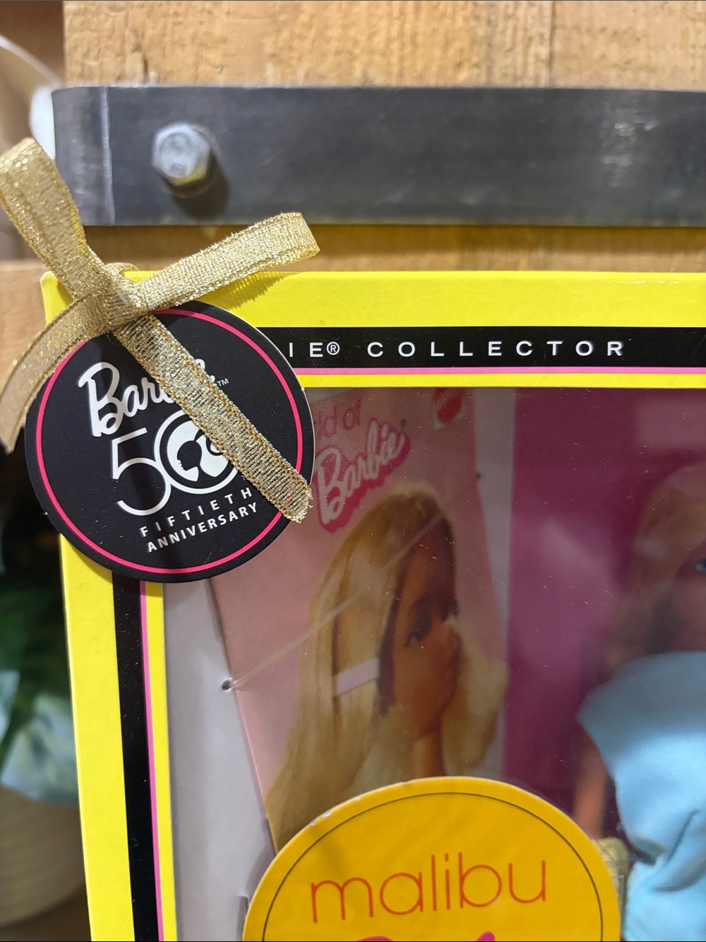 Barbie Malibu Doll 1971 with Light Blue Swimsuit and Bright Yellow Outfit - Picture 2 of 6